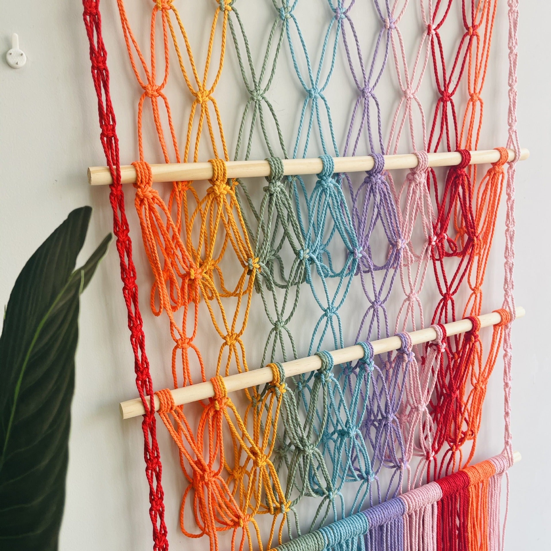 Simple decoration of shelves for children's rooms book ornaments wooden sticks 3-layer plush Bohemian toy storage net bag