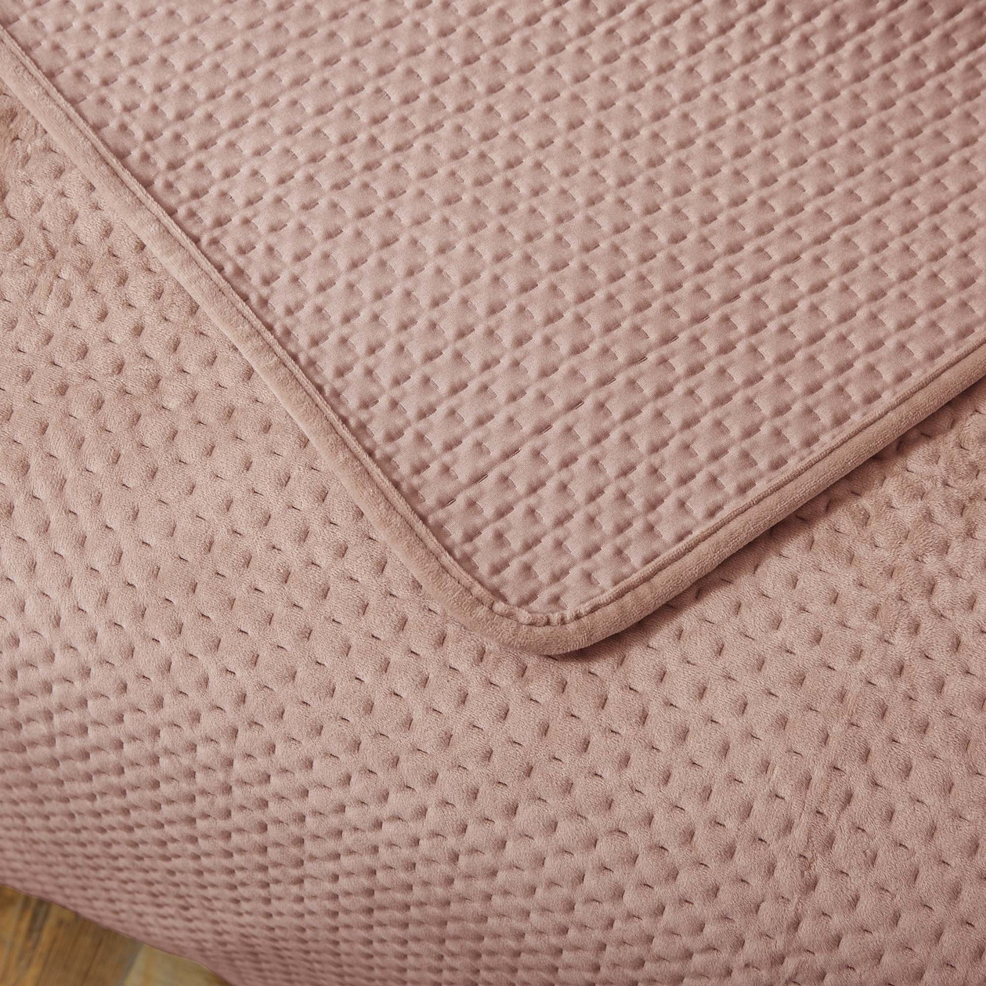 Kasentex Ultra Soft Plush Poly-Velvet Quilt Set, Queen, King, Room Decor, Graduation Gifts, Fathers Day Gift