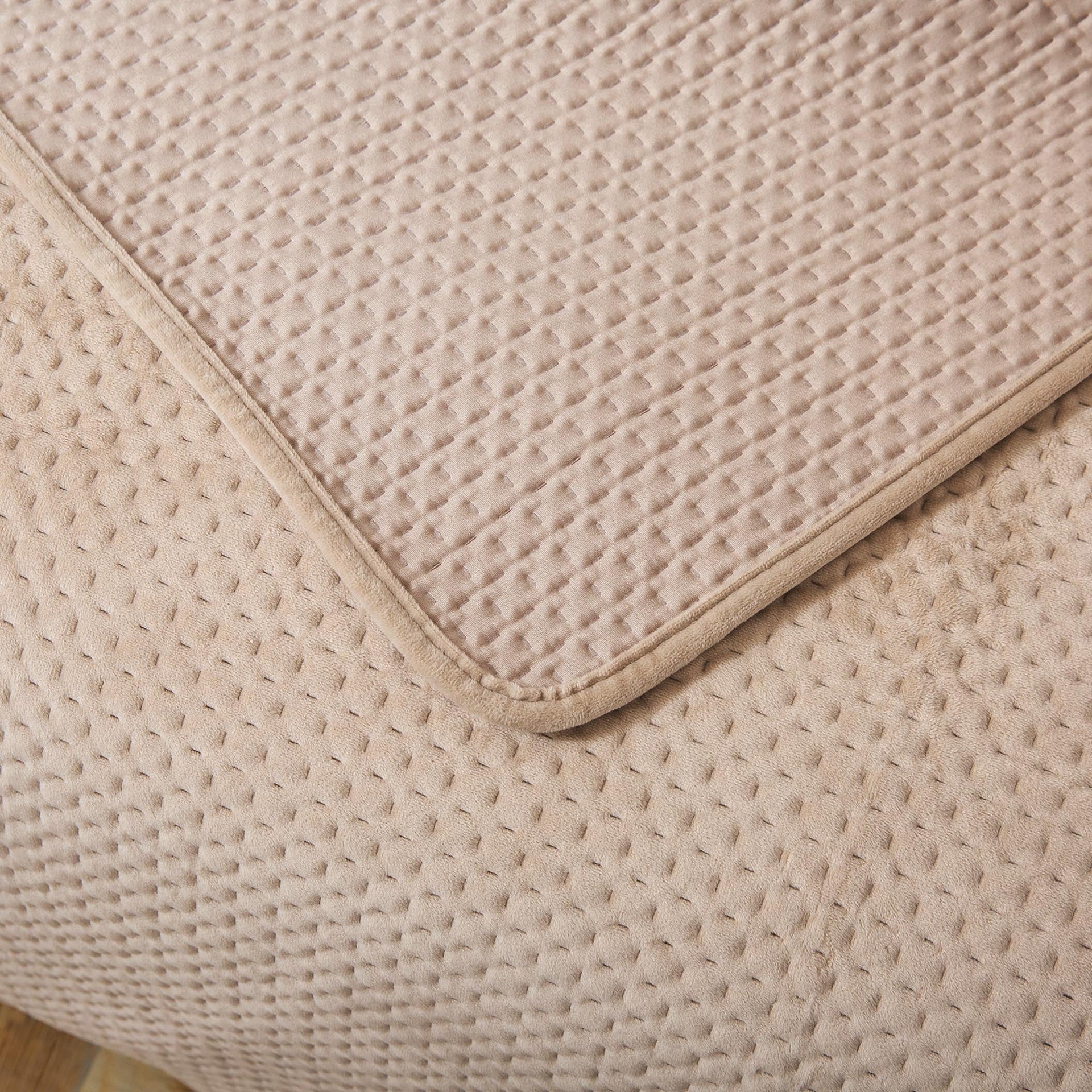 Kasentex All Season Cozy Velvet Quilt Set with Shams, Queen, King, Room Decor, Graduation Gifts