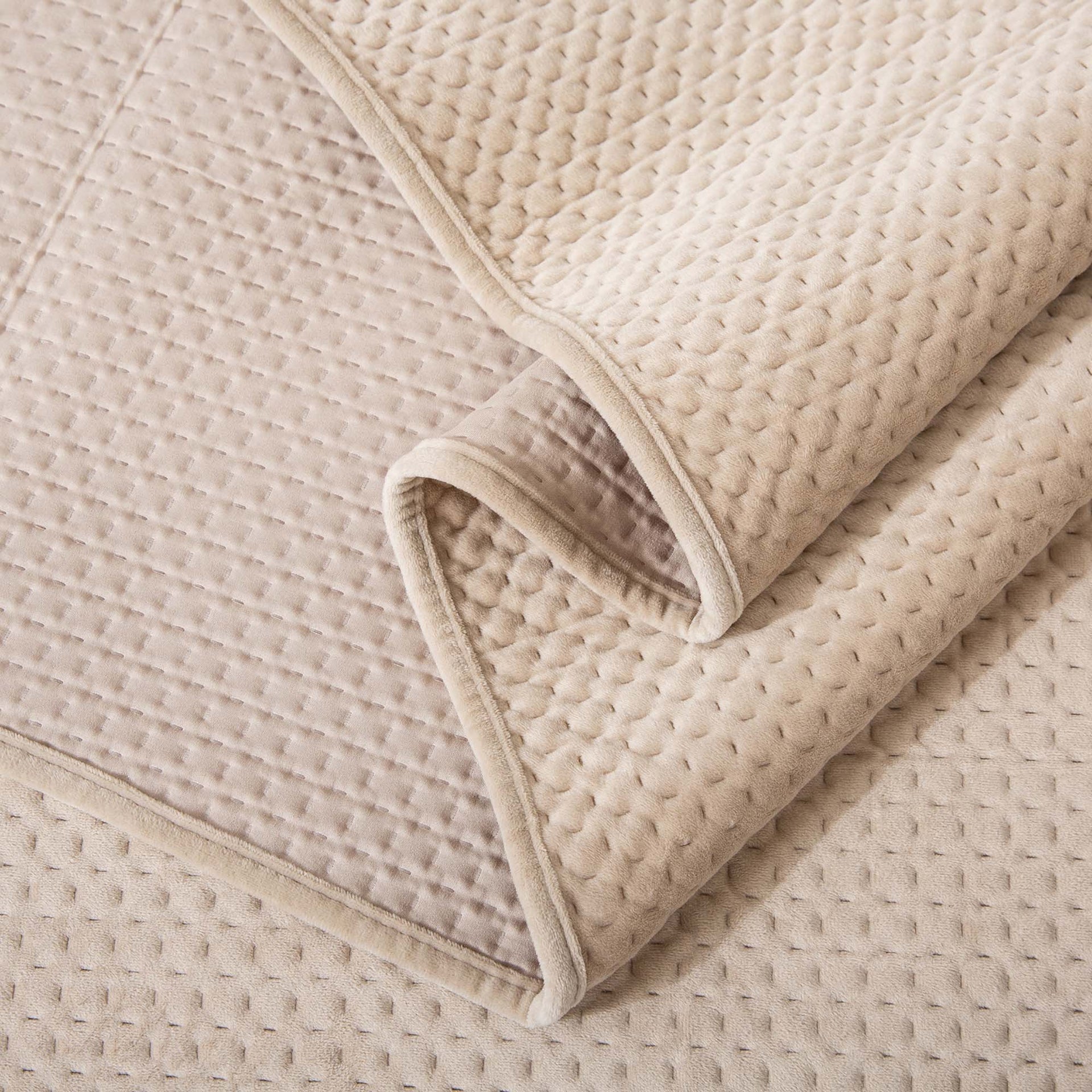 Kasentex All Season Cozy Velvet Quilt Set with Shams, Queen, King, Room Decor, Graduation Gifts