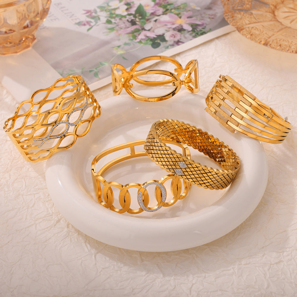 Fashion metal titanium steel bracelet with female geometric design and diamond studded spring buckle bracelet