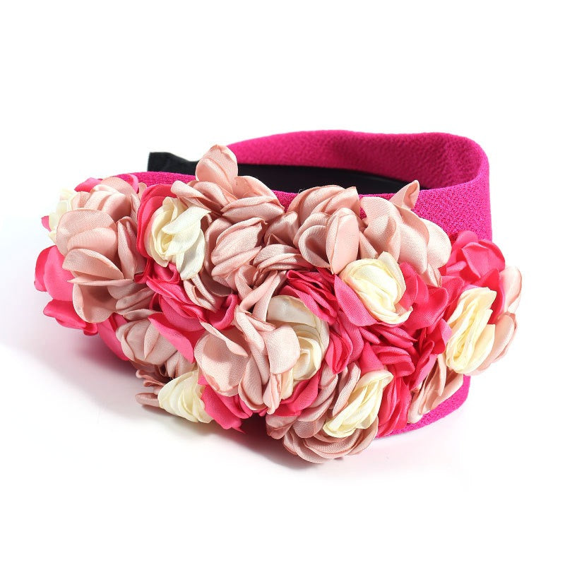 Fashionable design with three-dimensional flower headbands on the side