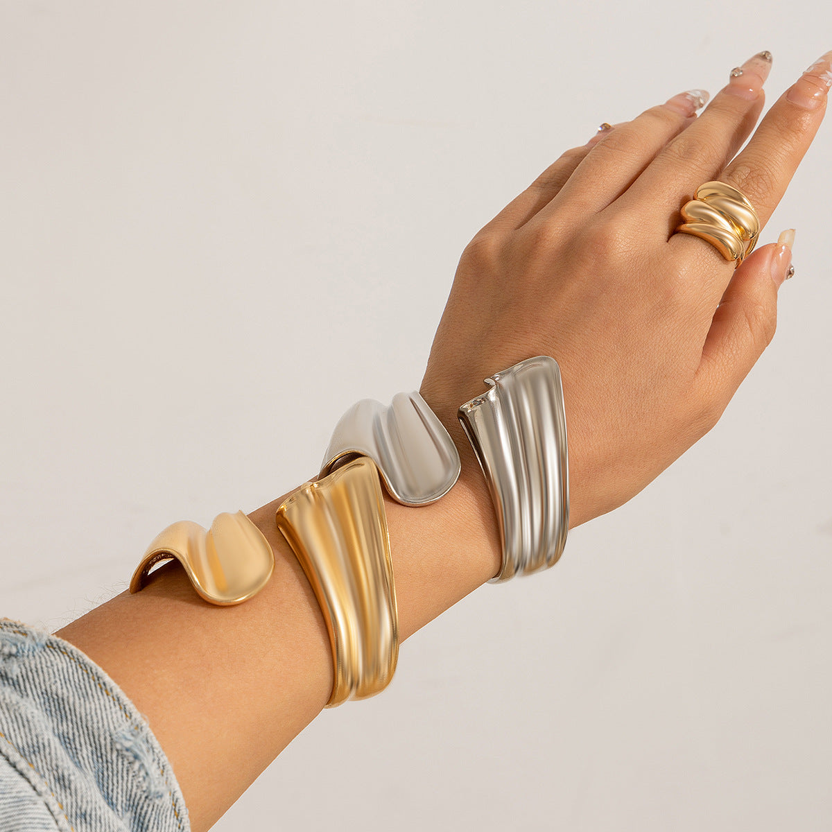 Punk style exaggerated irregular folds personalized winding fish tail bracelet Bracelet