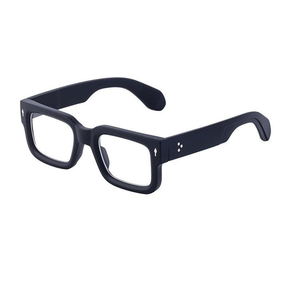 Fashionable boxy sunglasses for men with a simple frame that can be paired with nearsighted glasses