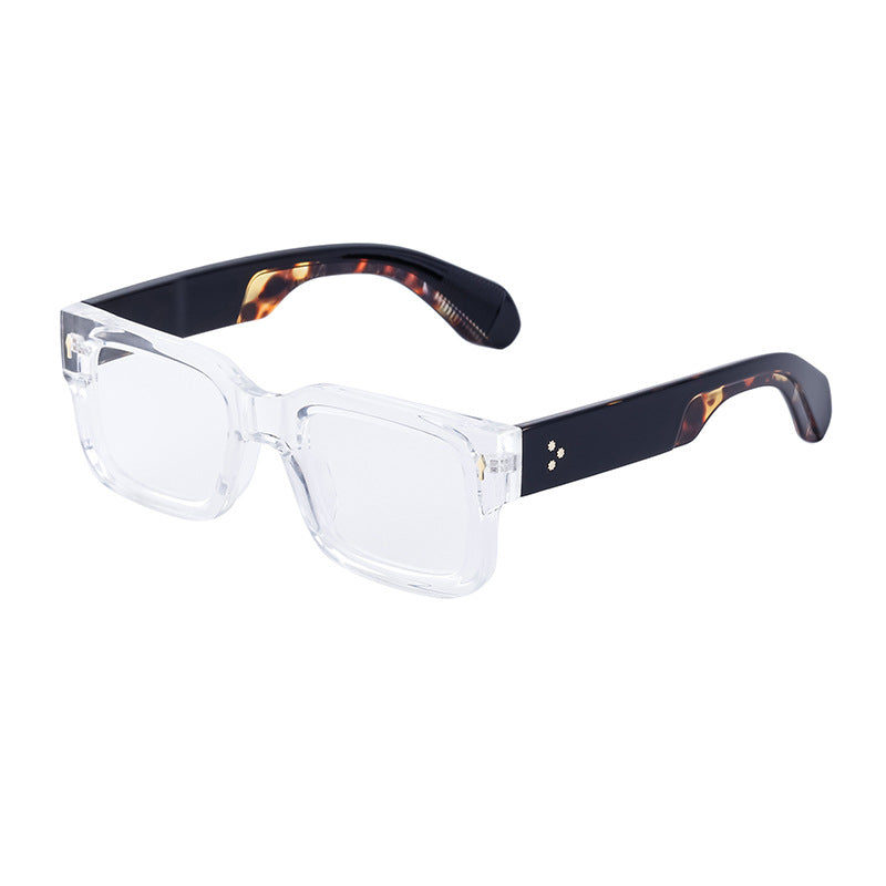 Fashionable boxy sunglasses for men with a simple frame that can be paired with nearsighted glasses