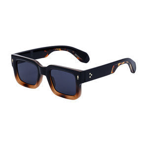 Fashionable boxy sunglasses for men with a simple frame that can be paired with nearsighted glasses