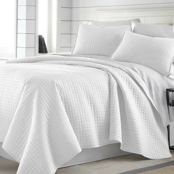 Full/Queen Lightweight White Ultra Soft 3-Piece Microfiber Quilt Set