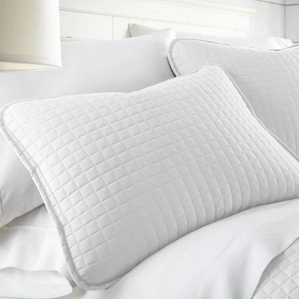 Full/Queen Lightweight White Ultra Soft 3-Piece Microfiber Quilt Set