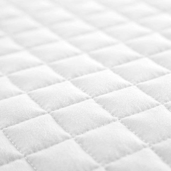 Full/Queen Lightweight White Ultra Soft 3-Piece Microfiber Quilt Set