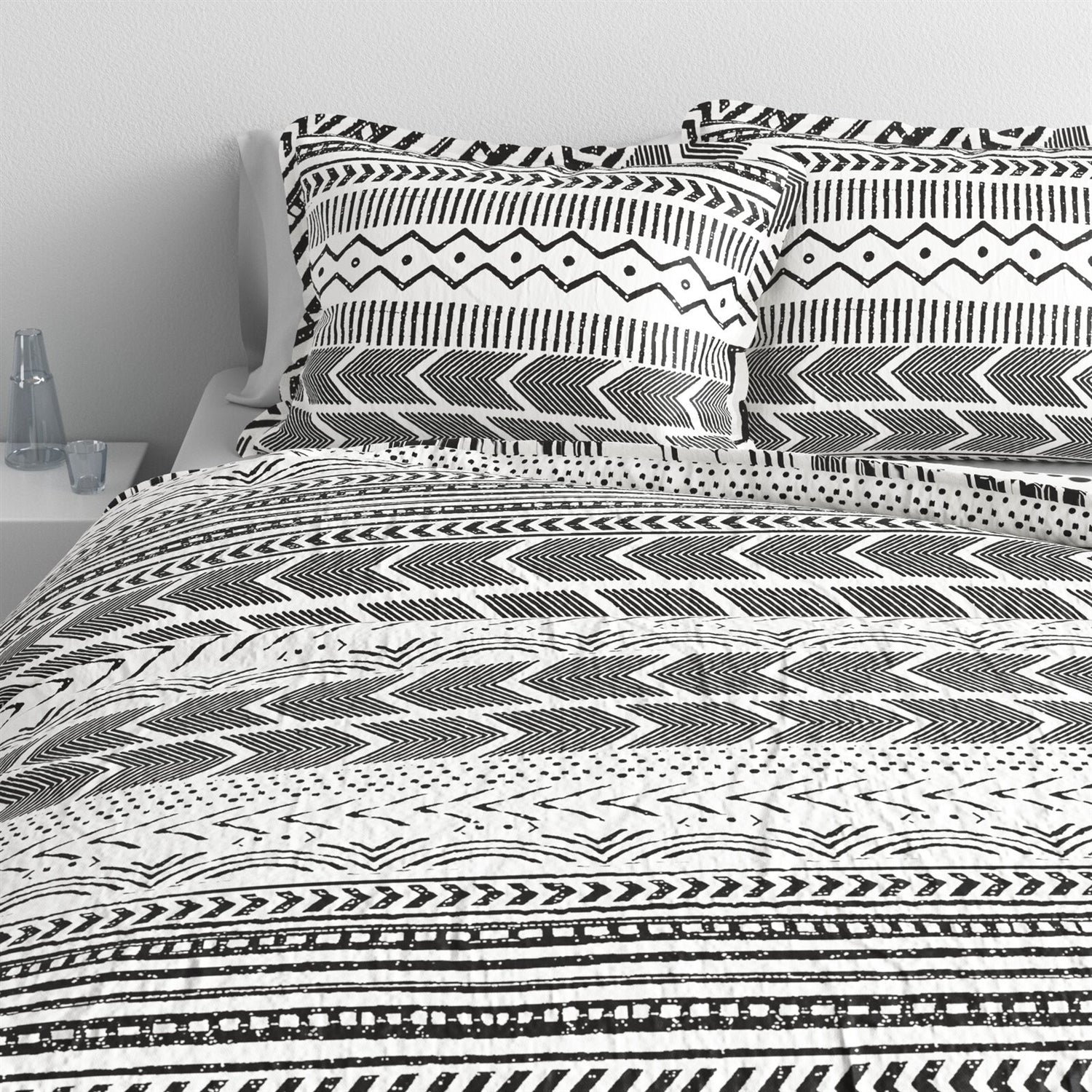 3 Piece Scandinavian Black White Reversible Cotton Set in Full/Queen