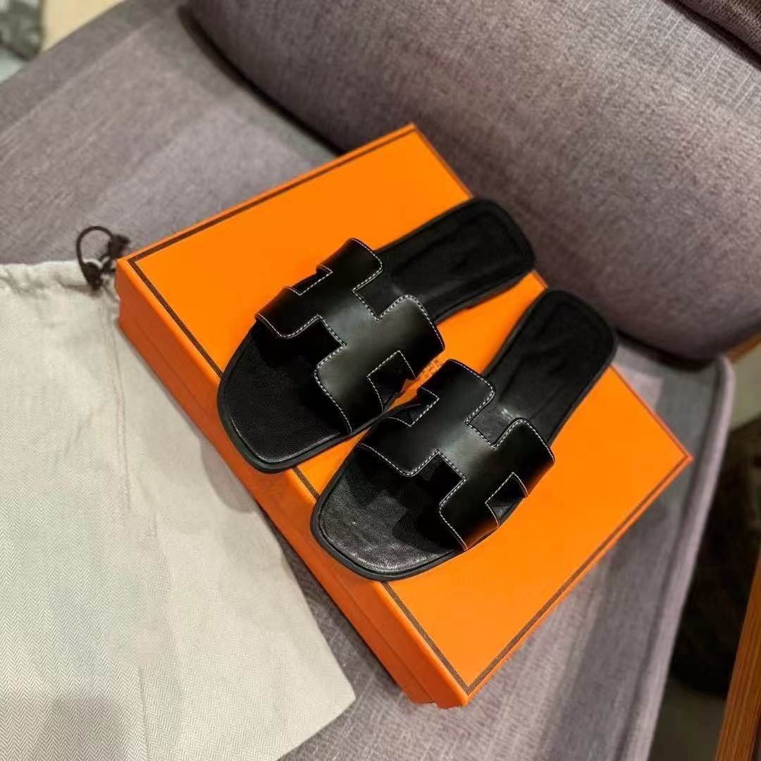 Flat bottomed beach sandals are fashionable casual lightweight and can be worn as a single drag