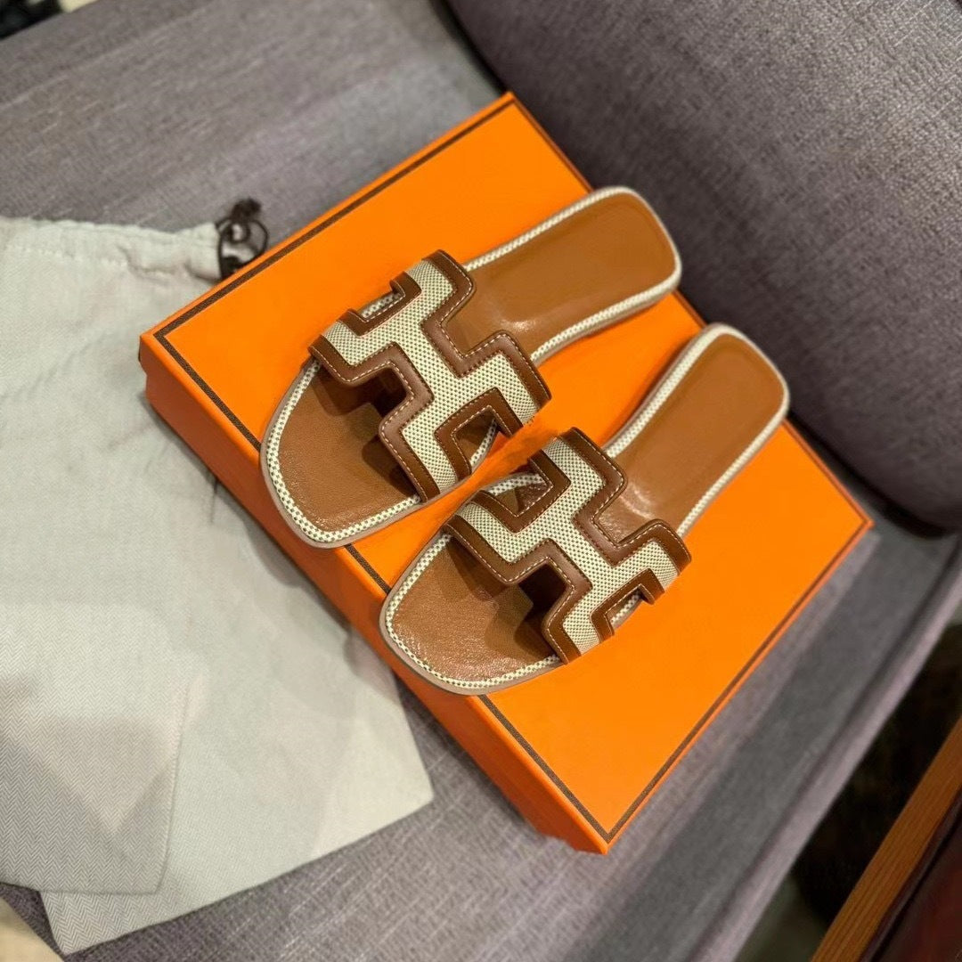 Flat bottomed beach sandals are fashionable casual lightweight and can be worn as a single drag