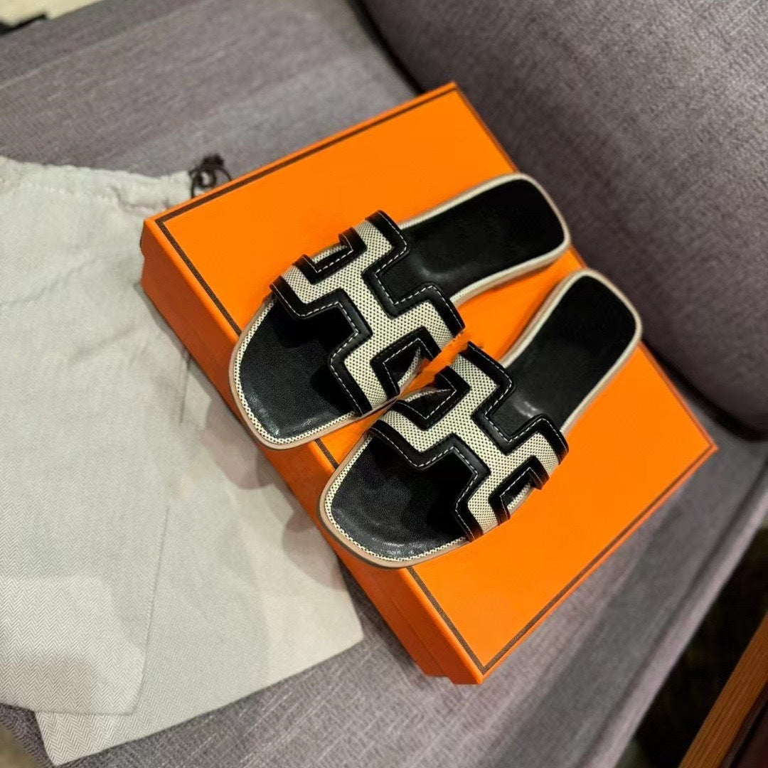 Flat bottomed beach sandals are fashionable casual lightweight and can be worn as a single drag